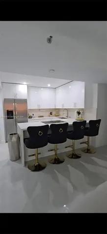 1000 W Island Boulevard Aventura FL 33160