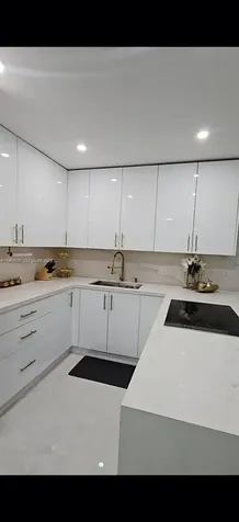 1000 W Island Boulevard Aventura FL 33160