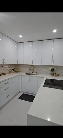 1000 W Island Boulevard Aventura FL 33160