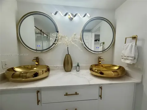 1000 W Island Boulevard Aventura FL 33160