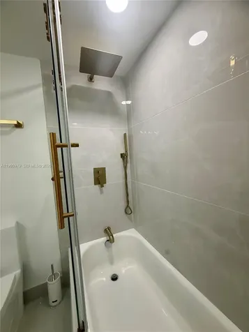 1000 W Island Boulevard Aventura FL 33160