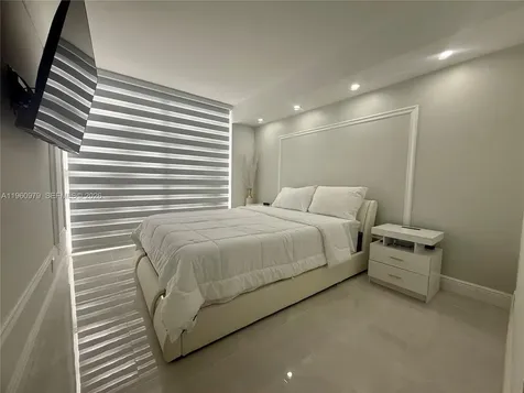 1000 W Island Boulevard Aventura FL 33160
