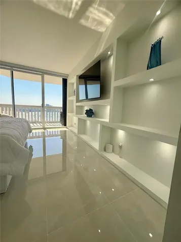 1000 W Island Boulevard Aventura FL 33160