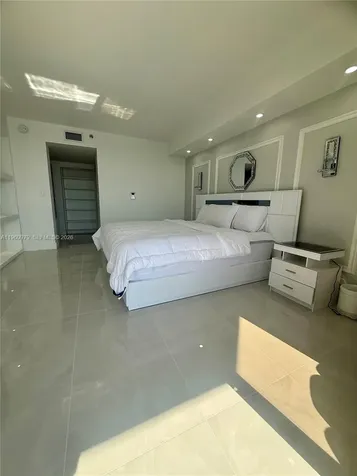 1000 W Island Boulevard Aventura FL 33160