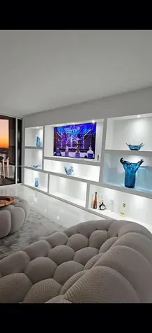 1000 W Island Boulevard Aventura FL 33160