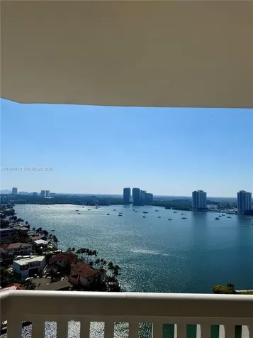 1000 W Island Boulevard Aventura FL 33160
