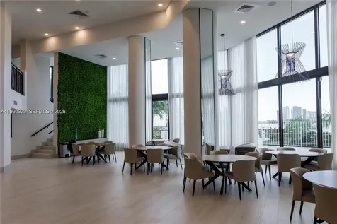 1000 W Island Boulevard Aventura FL 33160