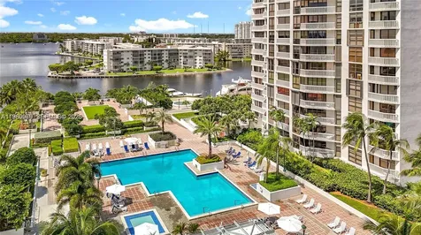 1000 W Island Boulevard Aventura FL 33160