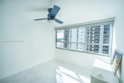 11 Island Avenue Miami Beach FL 33139