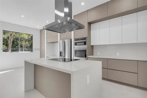 3204 Plaza Street Miami FL 33133