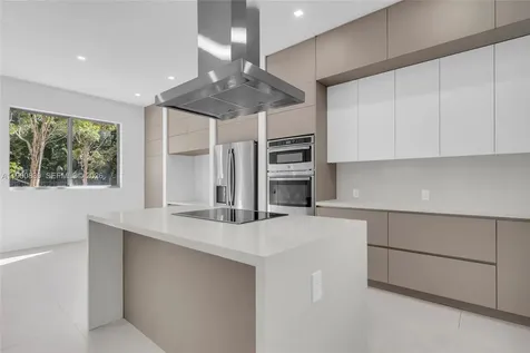 3204 Plaza Street Miami FL 33133