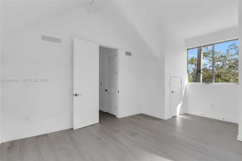 3204 Plaza Street Miami FL 33133