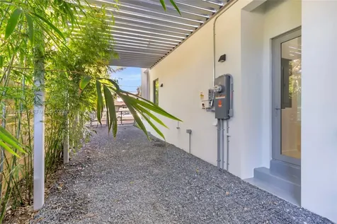 3204 Plaza Street Miami FL 33133