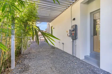 3204 Plaza Street Miami FL 33133