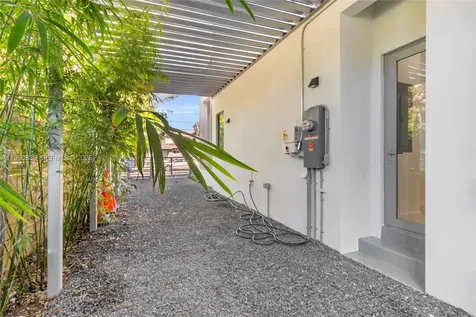 3204 Plaza Street Miami FL 33133