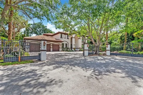 5621 SW 68th Court Miami FL 33143