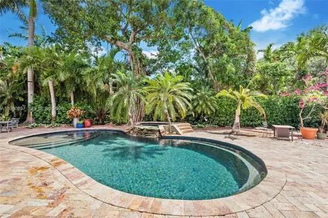 5621 SW 68th Court Miami FL 33143