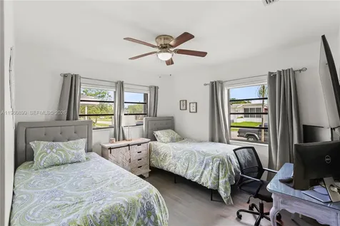 8461 SW 33rd Terrace Miami FL 33155