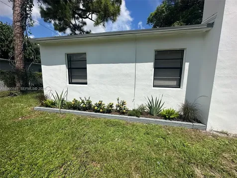 215 SW 21st Way Fort Lauderdale FL 33312