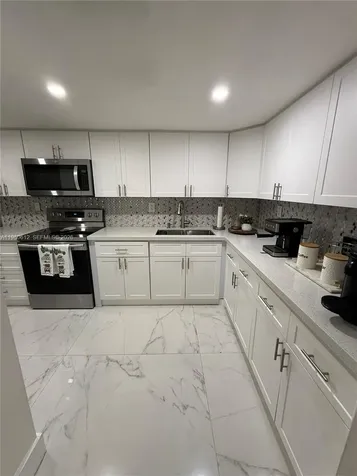 14273 Kendale Lakes Circle Miami FL 33183