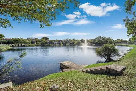 14273 Kendale Lakes Circle Miami FL 33183