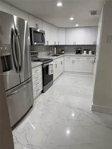14273 Kendale Lakes Circle Miami FL 33183