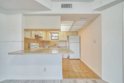 8290 Lake Drive Doral FL 33166