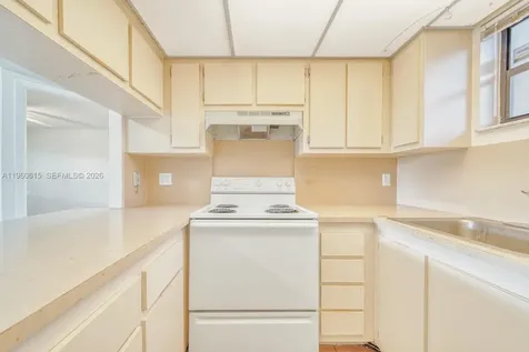 8290 Lake Drive Doral FL 33166