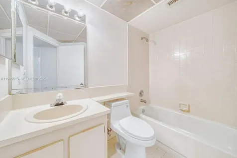 8290 Lake Drive Doral FL 33166