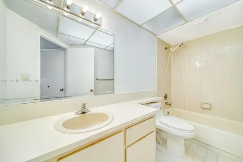 8290 Lake Drive Doral FL 33166