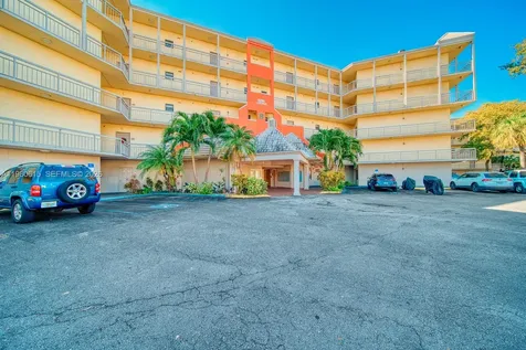 8290 Lake Drive Doral FL 33166