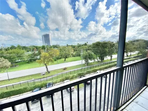 16950 Dixie North Miami Beach FL 33160