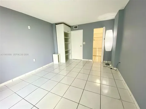 16950 Dixie North Miami Beach FL 33160