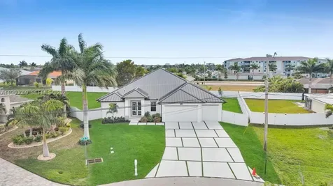 1726 SW 36th Ter, Cape Coral FL 33914