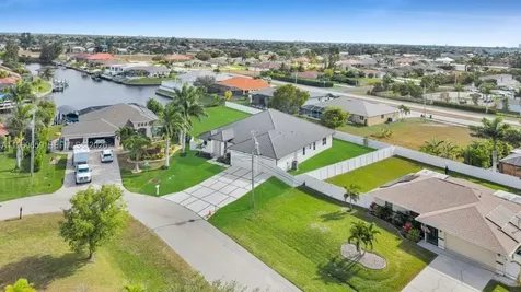 1726 SW 36th Ter, Cape Coral FL 33914