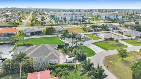1726 SW 36th Ter, Cape Coral FL 33914