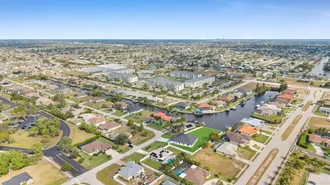 1726 SW 36th Ter, Cape Coral FL 33914