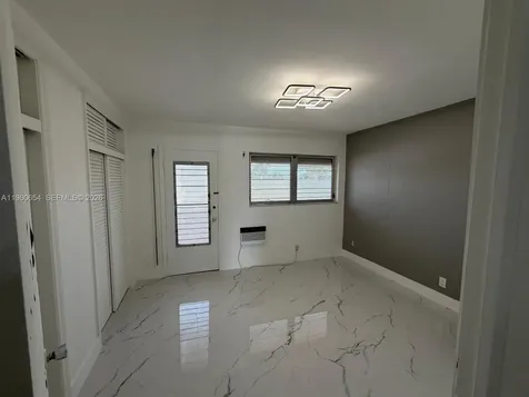 725 SW 11th Avenue Hallandale Beach FL 33009