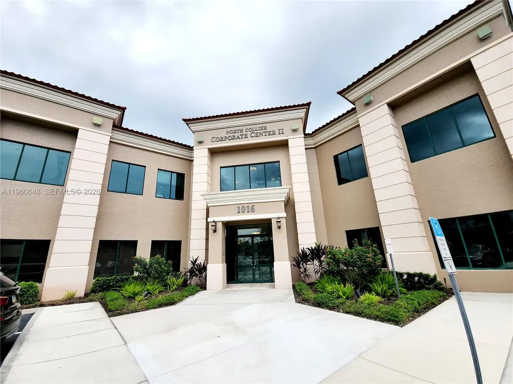 1016 Collier Center Way Naples FL 34110