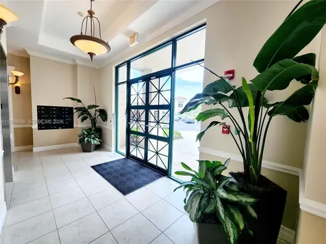 1016 Collier Center Way Naples FL 34110
