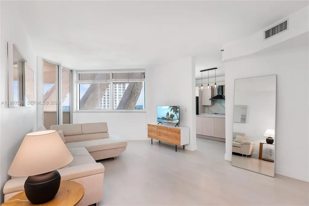 300 S Pointe Drive Miami Beach FL 33139