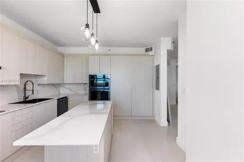 300 S Pointe Drive Miami Beach FL 33139