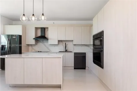 300 S Pointe Drive Miami Beach FL 33139