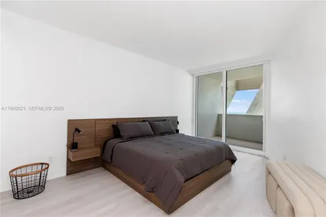 300 S Pointe Drive Miami Beach FL 33139