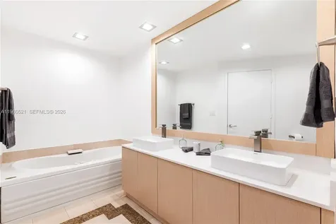 300 S Pointe Drive Miami Beach FL 33139