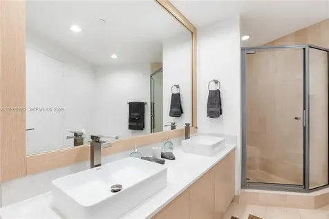 300 S Pointe Drive Miami Beach FL 33139
