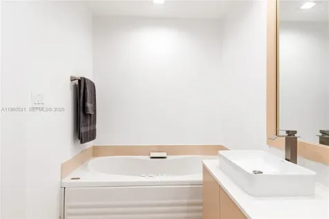 300 S Pointe Drive Miami Beach FL 33139