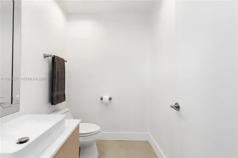 300 S Pointe Drive Miami Beach FL 33139