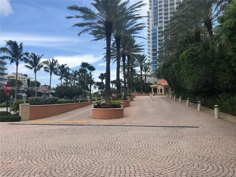 300 S Pointe Drive Miami Beach FL 33139