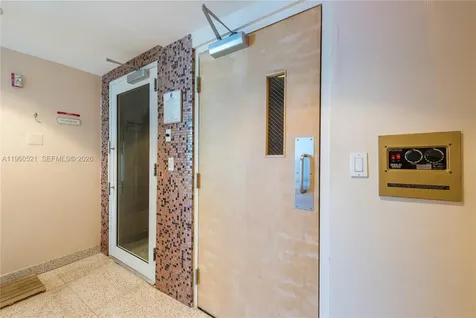 300 S Pointe Drive Miami Beach FL 33139